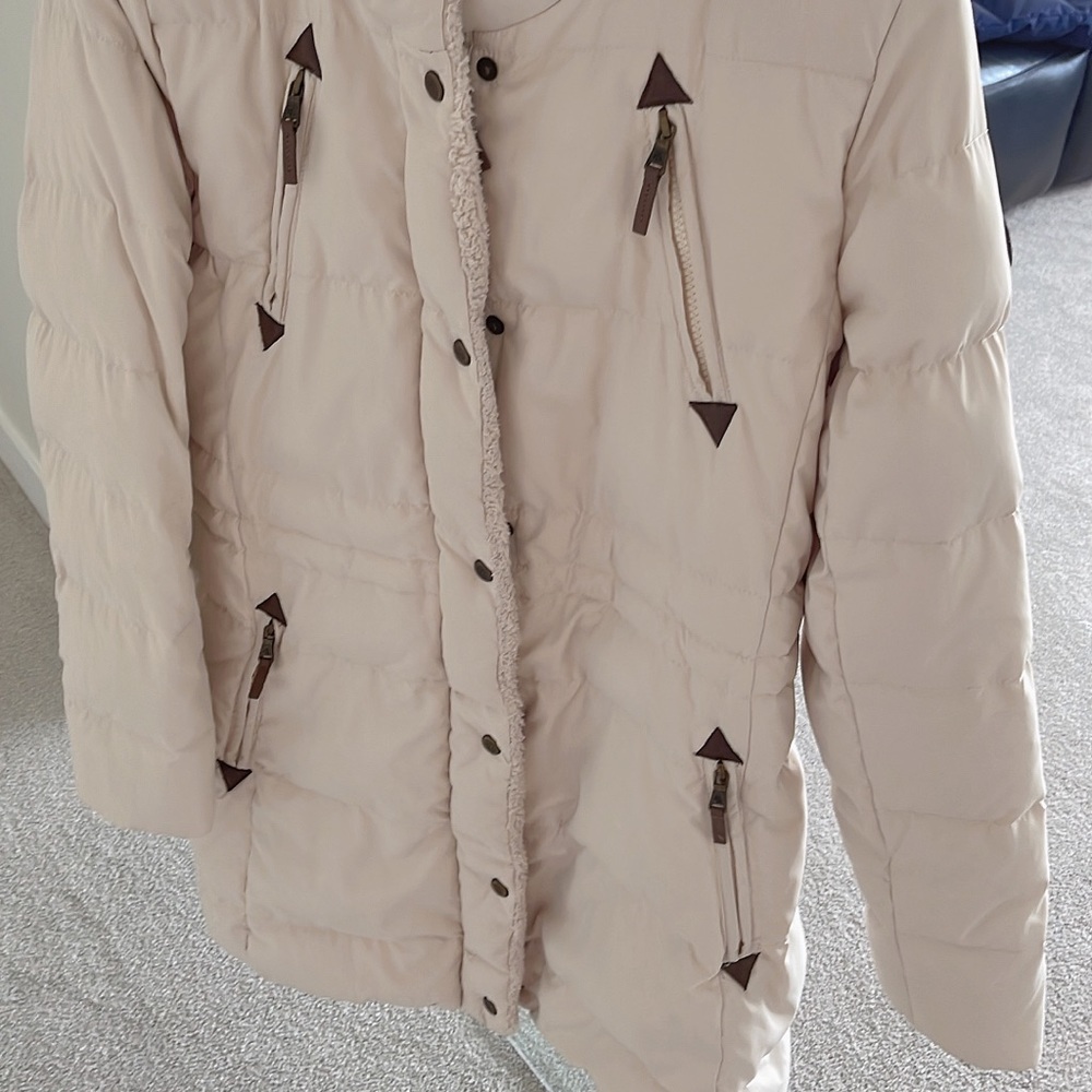 Beautiful coat - Picture 5 of 5